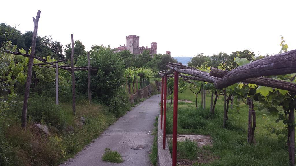 Castello Di Pavone Hotell Pavone Canavese Exteriör bild