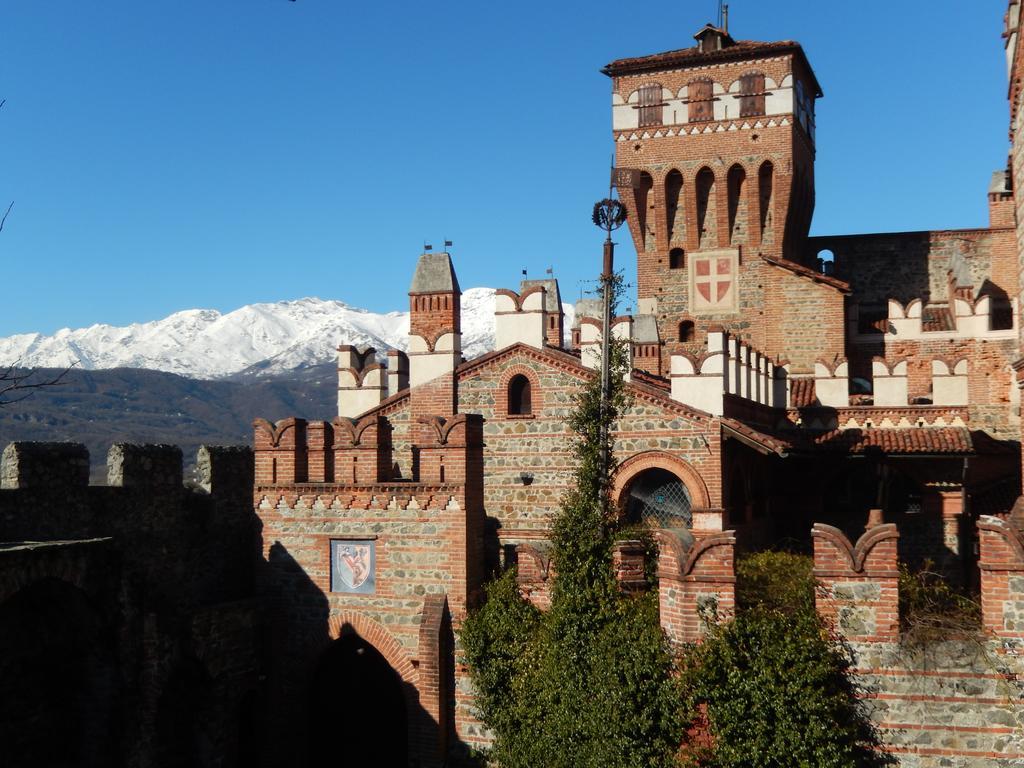 Castello Di Pavone Hotell Pavone Canavese Exteriör bild