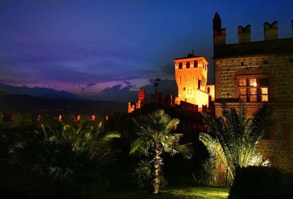Castello Di Pavone Hotell Pavone Canavese Exteriör bild