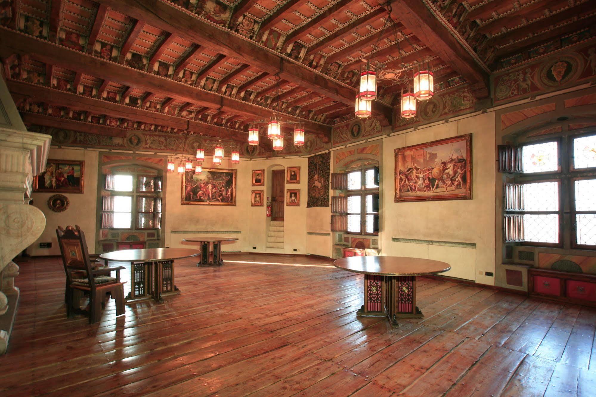 Castello Di Pavone Hotell Pavone Canavese Exteriör bild